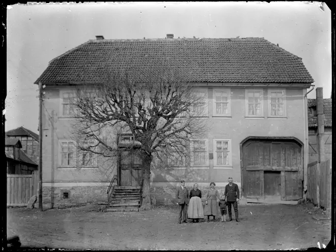 Kuhherde mit Hirte in Thüringen